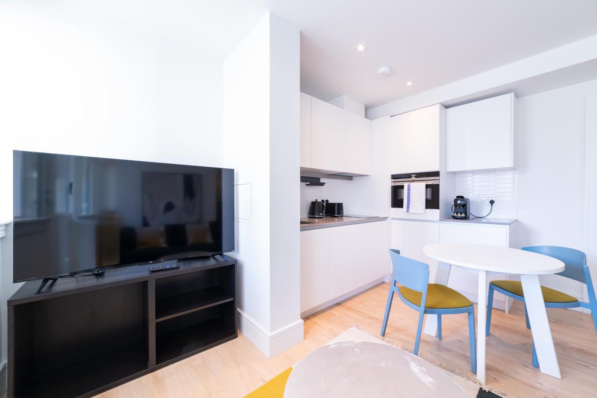 Stylish Retreats On Olympic Way Leilighet London Eksteriør bilde