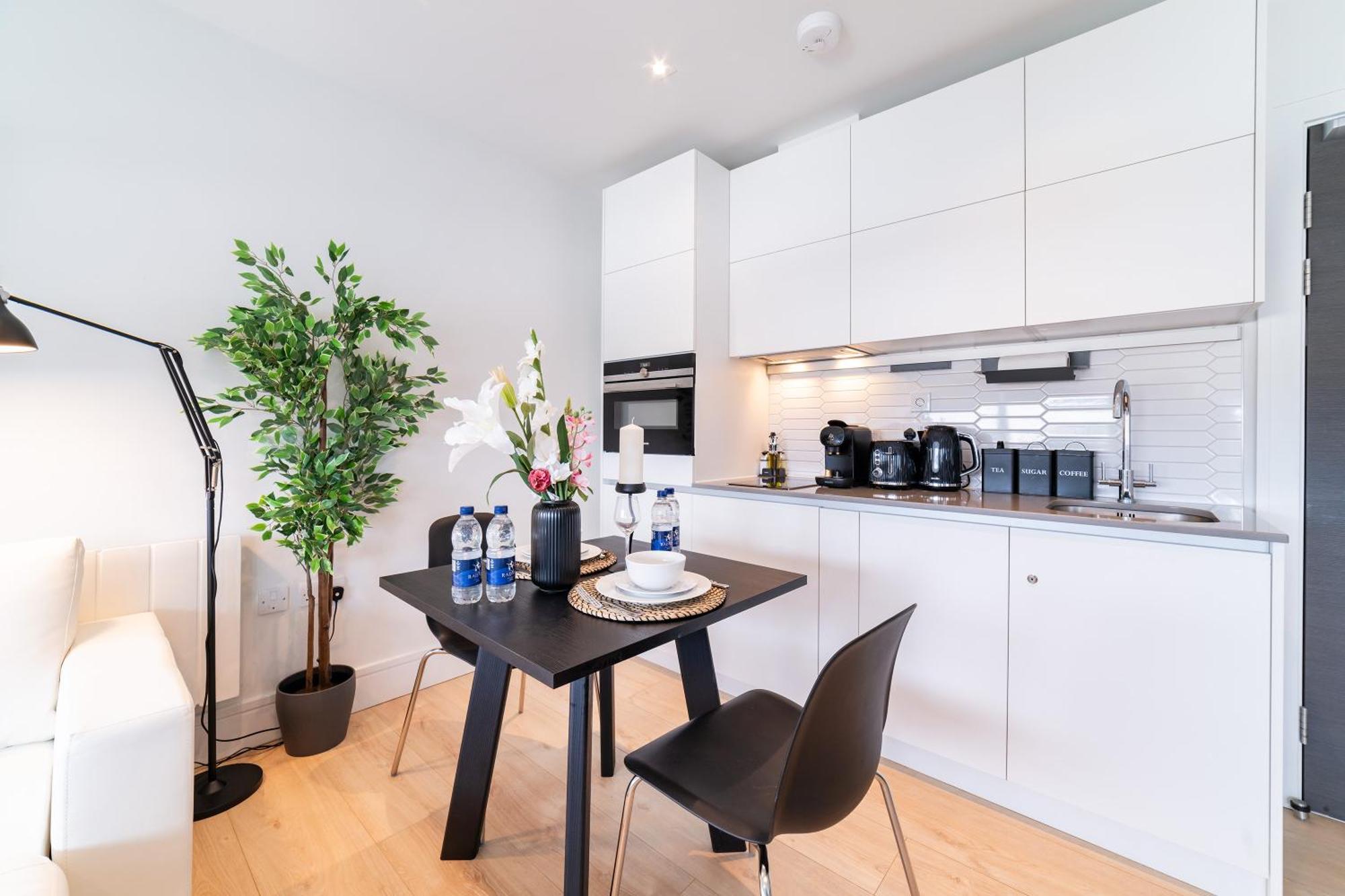 Stylish Retreats On Olympic Way Leilighet London Eksteriør bilde
