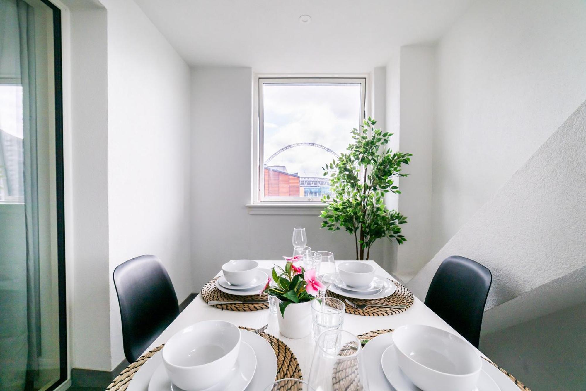 Stylish Retreats On Olympic Way Leilighet London Eksteriør bilde