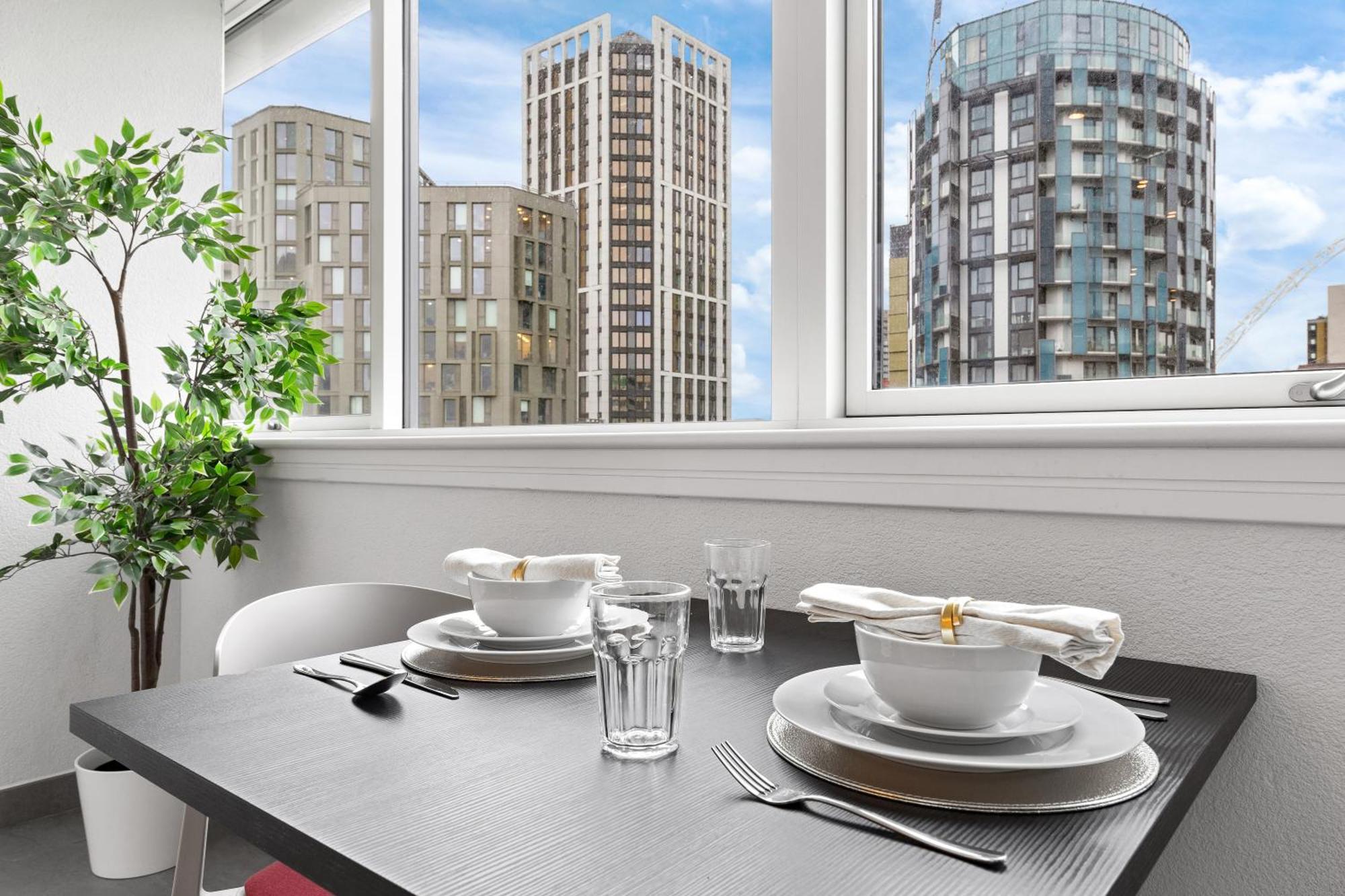 Stylish Retreats On Olympic Way Leilighet London Eksteriør bilde