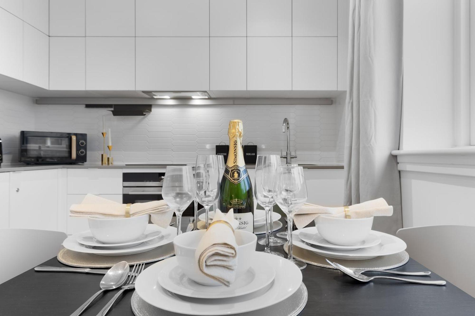 Stylish Retreats On Olympic Way Leilighet London Eksteriør bilde